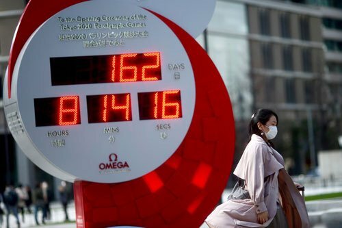 Đồng hồ đếm ngược ngày khai mạc Thế vận hội 2020 đặt tại Tokyo hôm 16-3 Ảnh: REUTERS