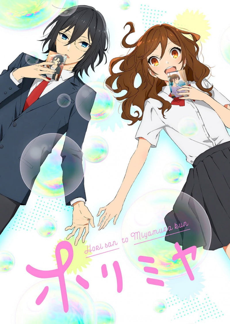 Haruka Tomatsu sẽ vào vai Kyoko Hori (bên phải), và Kouki Uchiyama vào vai Izumi Miyamura (bên trái).