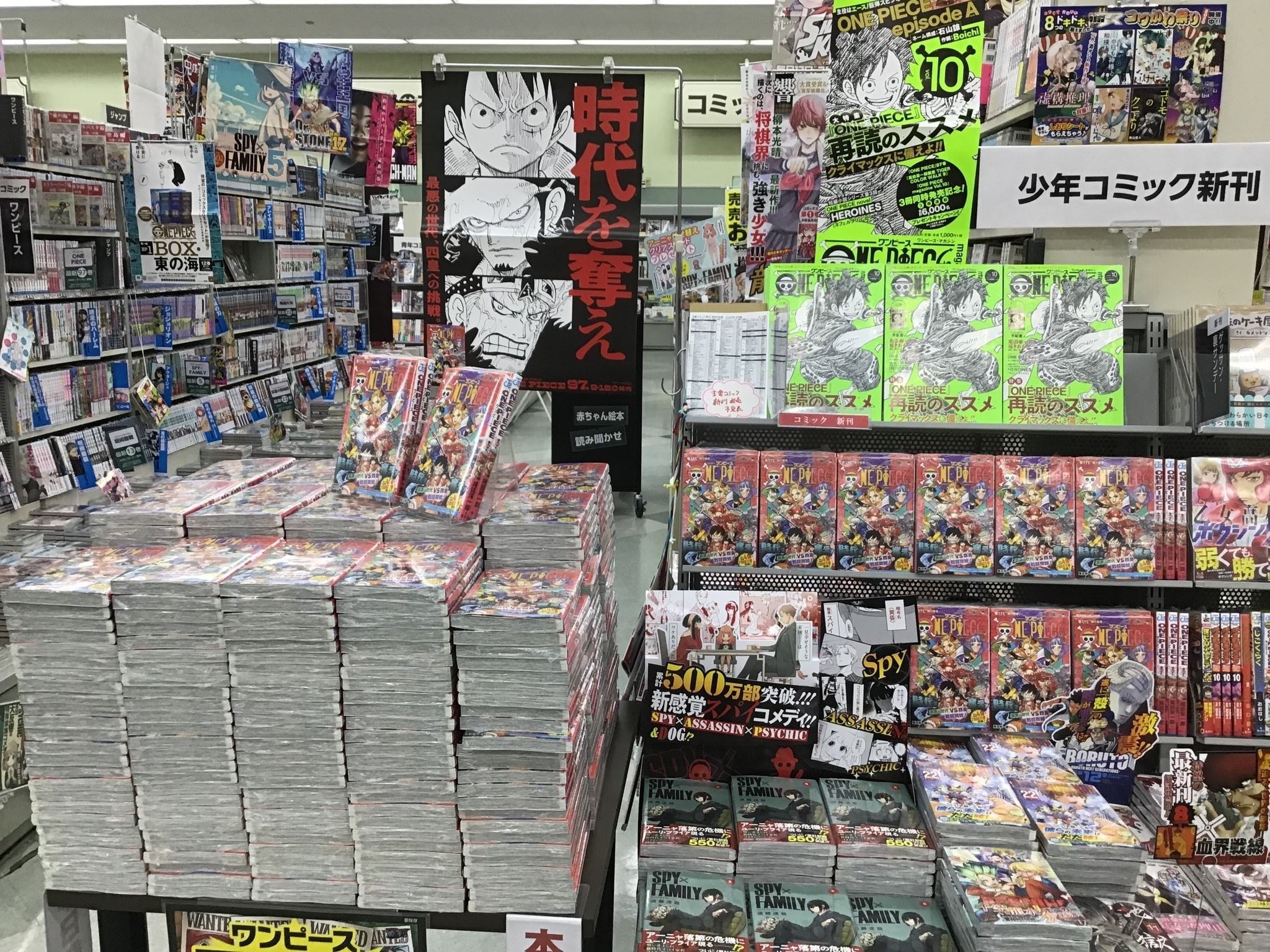 Bộ ba sản phẩm One Piece tập 97, One Piece Color Walk 9 và One Piece Magazine 10 chính thức ra mắt