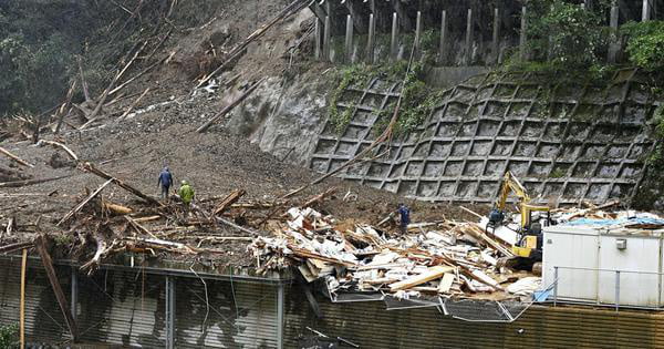 Cơn bão Haishen quét qua đảo Kyushu khiến ít nhất 2 người chết và hơn 100 người bị thương hôm 7-9. Ảnh: Kyodo