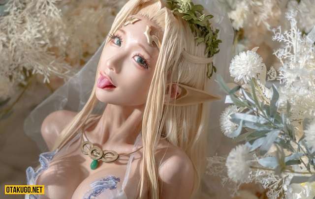 Pure Elf fairy cosplay makes fans ecstatic