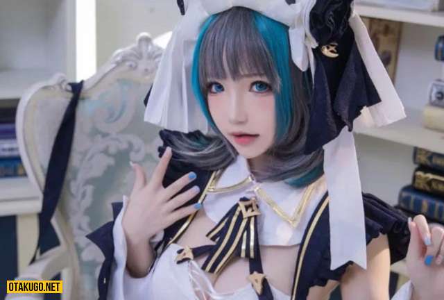 Cosplay Cheshire in Azur Lane makes fans sob