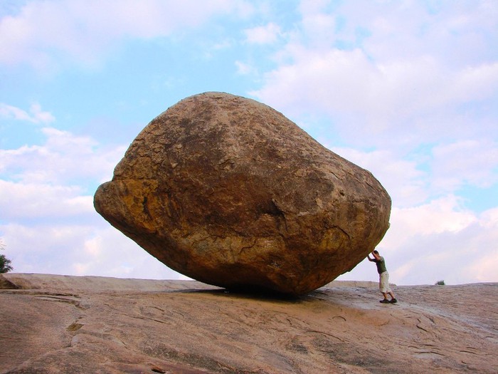 Bí ẩn về tảng đá nghiêng hơn 1.300 năm không đổ - Ảnh 4.